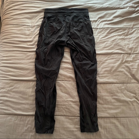 size 6 lululemon black joggers - Picture 3 of 4